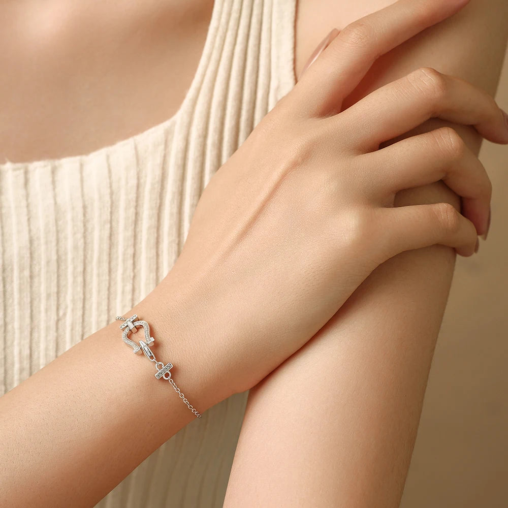 MINTYBOX Horseshoe Clasp Pave Moissanite Bracelet 925 Sterling Silver